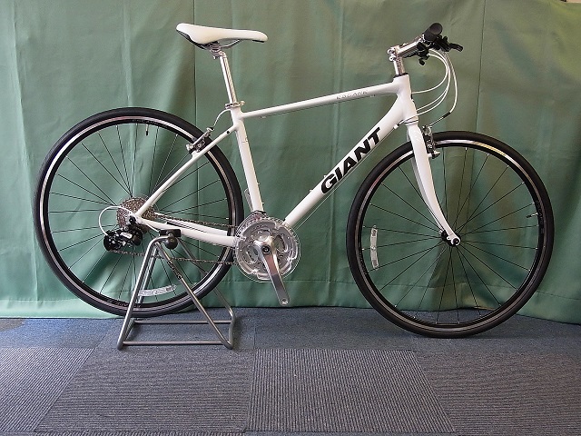 giant escape r3 white